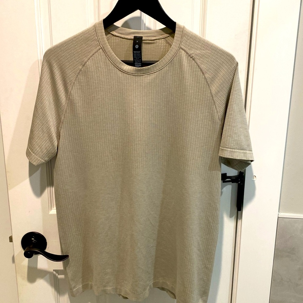 Lululemon Men’s medium short sleeve shirt in light khaki/celery color